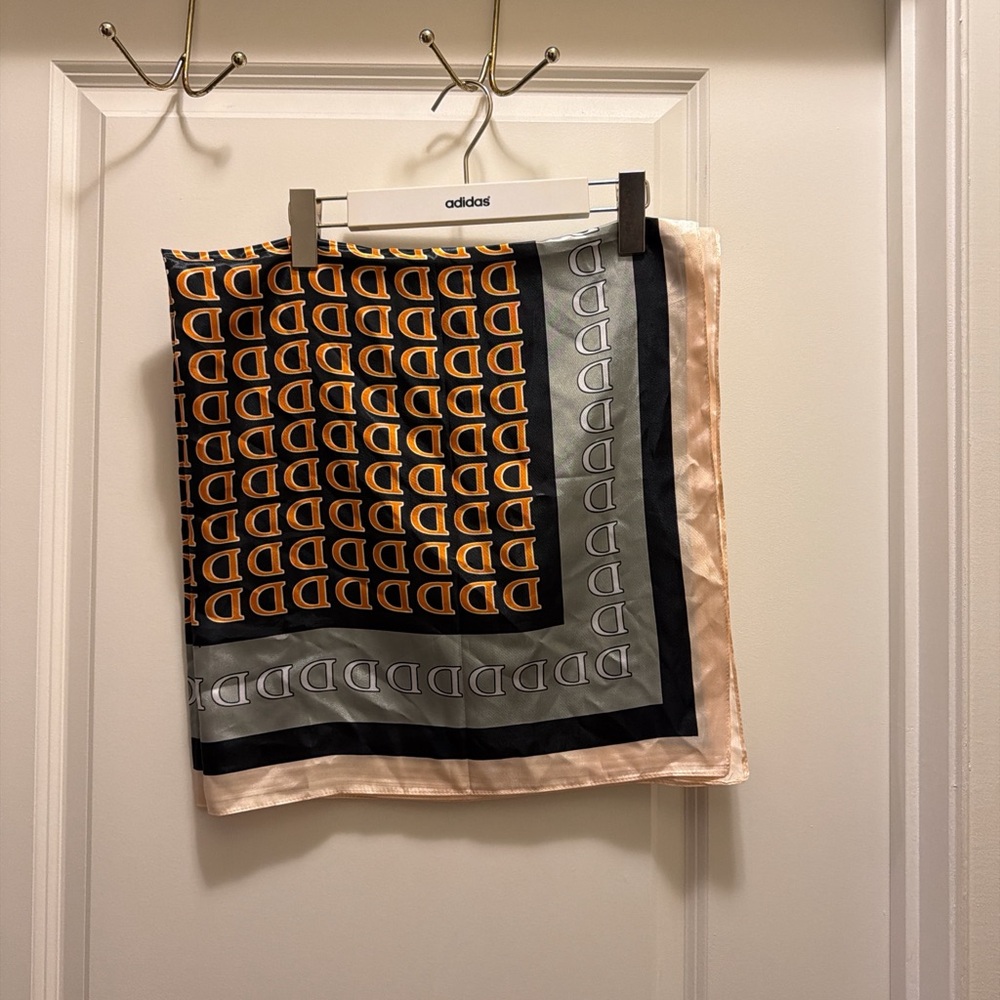 Chic Patterned Scarf in Orange and Gray